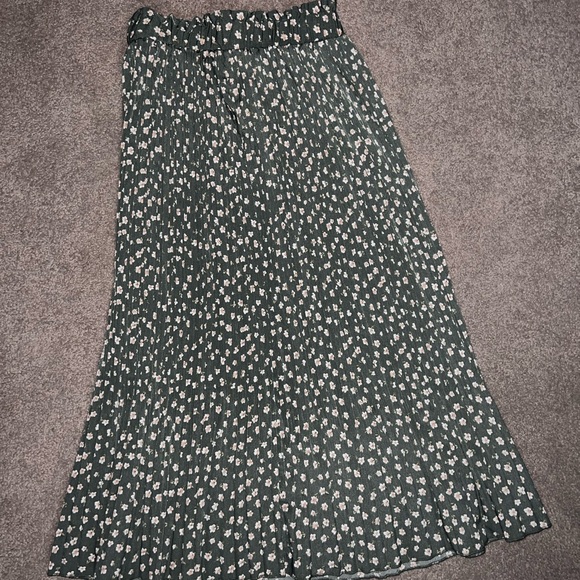 Floral Green Maxi Skirt - Picture 1 of 2